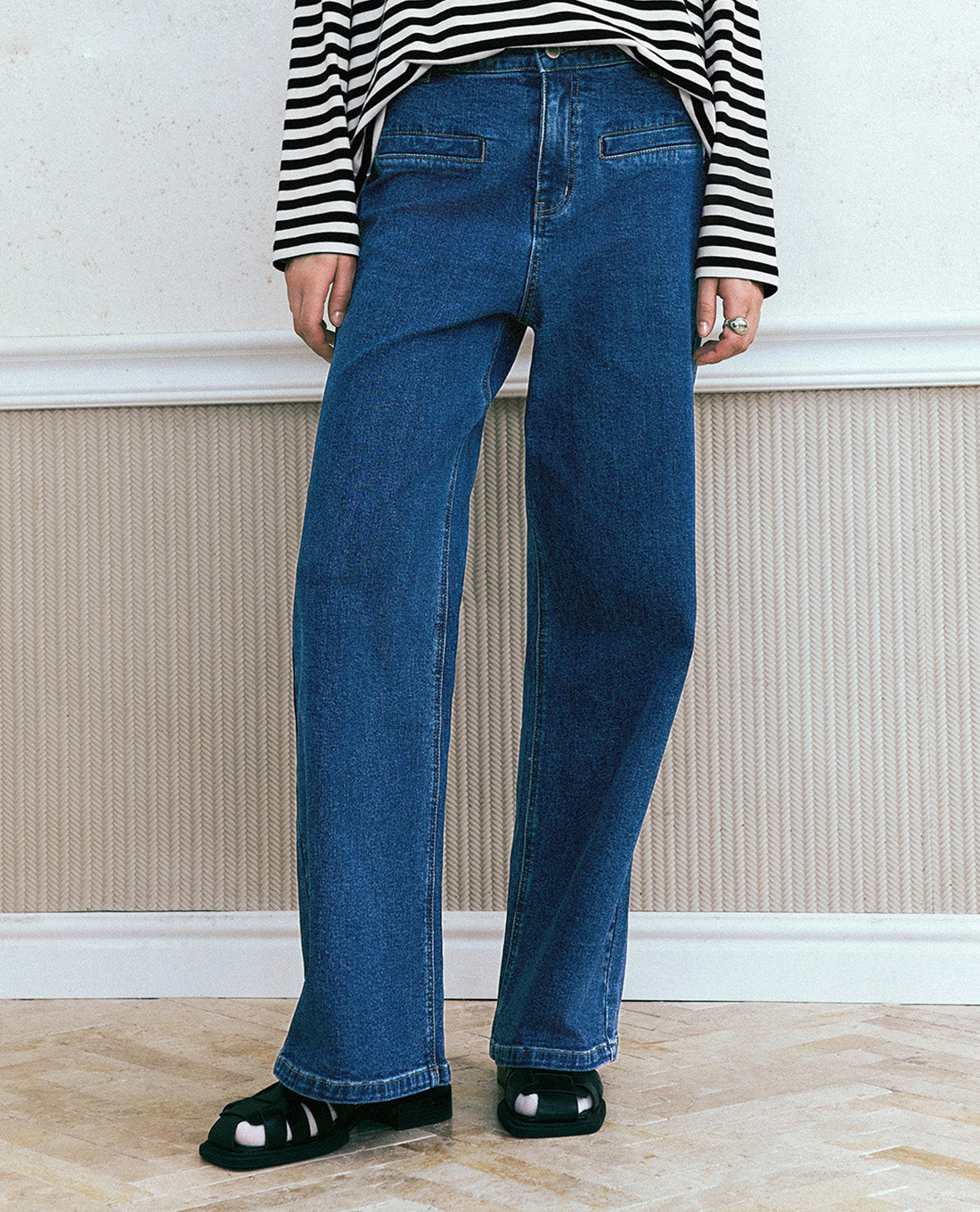 URBAN REVIVO - Quần jeans nữ ống rộng thời trang