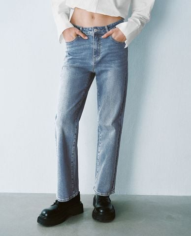  URBAN REVIVO - Quần jeans nữ ống đứng wash bạc cá tính 
