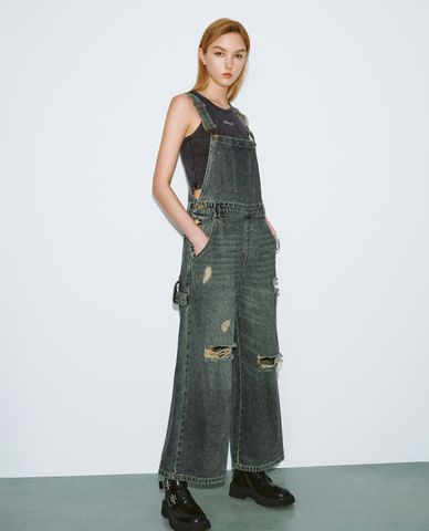  URBAN REVIVO - Jumpsuits nữ ống loe rách vải cá tính 