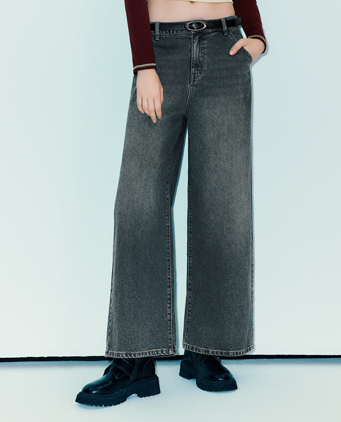 URBAN REVIVO - Quần jeans nữ ống rộng phối thắt lưng
