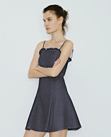  URBAN REVIVO - Đầm hai dây denim mini thời thượng 