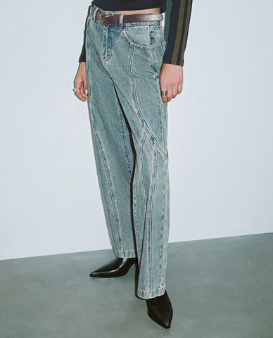  URBAN REVIVO - Quần jeans nữ ống rộng phối thắt lưng 