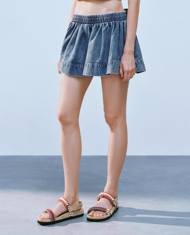  URBAN REVIVO - Chân váy denim mini lưng thun 