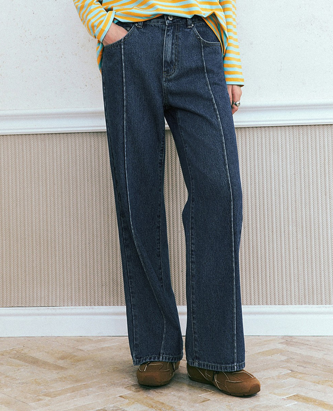 URBAN REVIVO - Quần jeans nữ ống đứng Straight