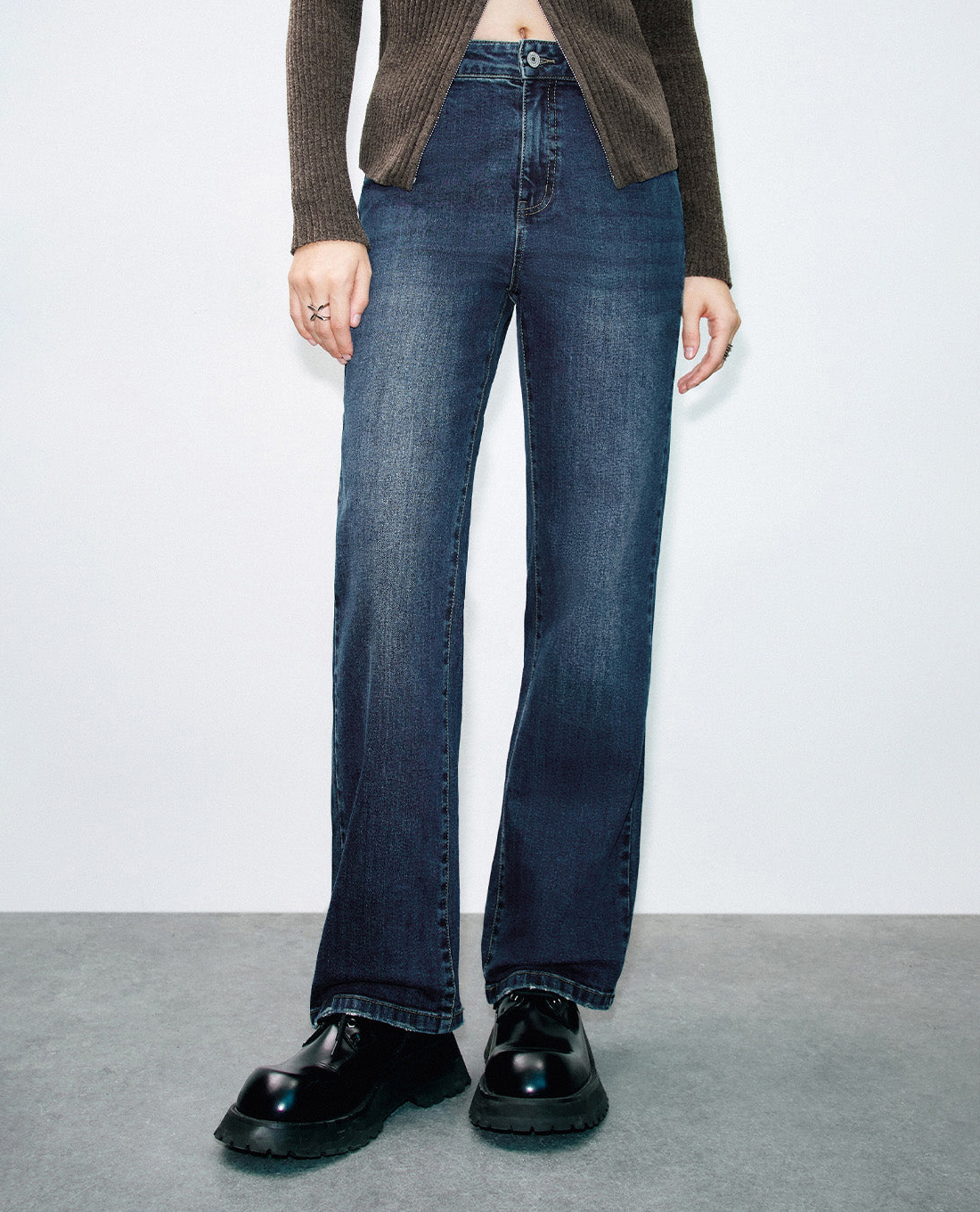 URBAN REVIVO - Quần jeans nữ ống đứng thanh lịch