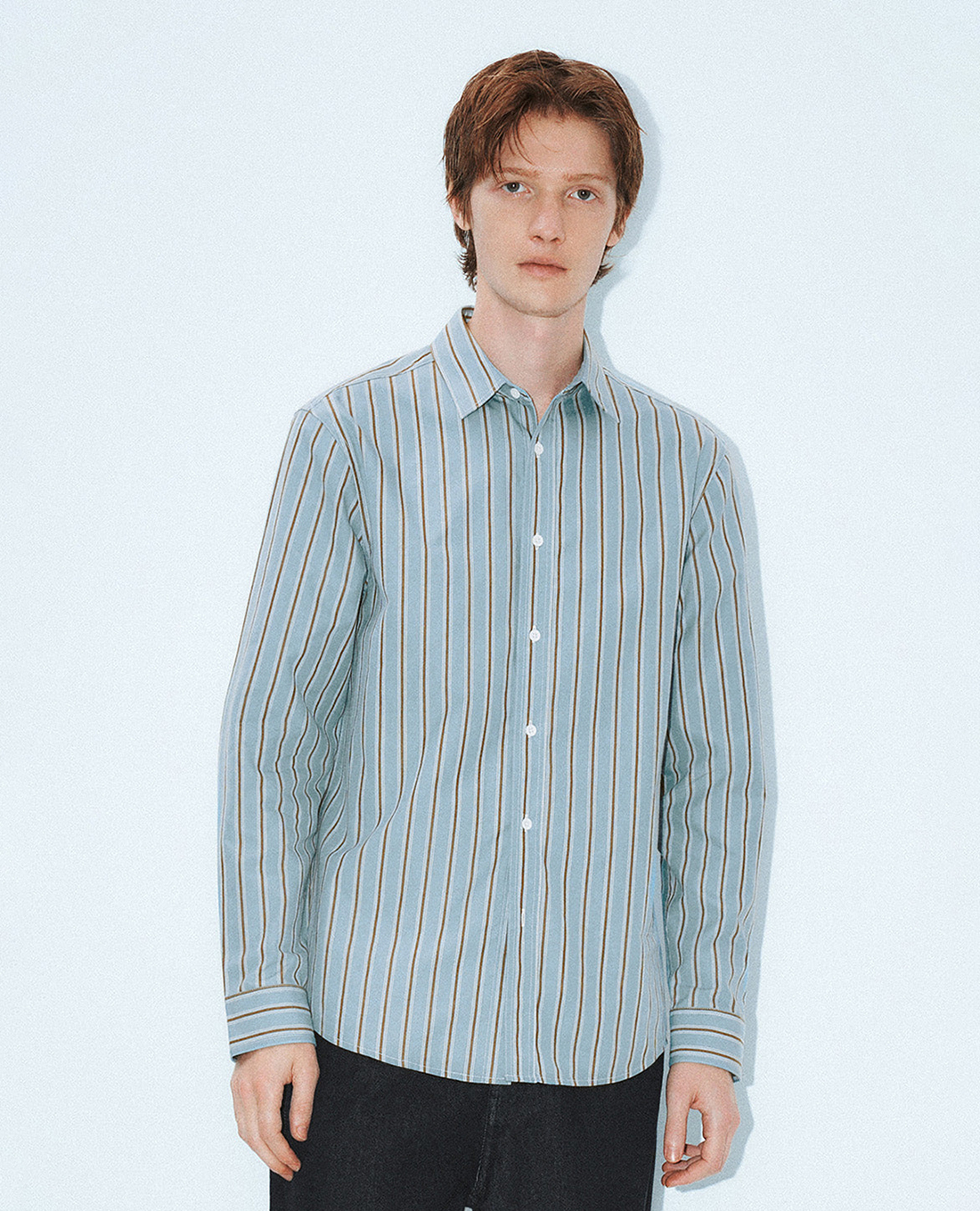 URBAN REVIVO - Áo sơ mi nam cổ bẻ tay dài kẻ sọc