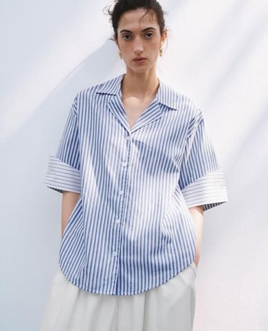  URBAN REVIVO - Áo sơ mi nữ cổ bẻ tay lửng phối sọc 