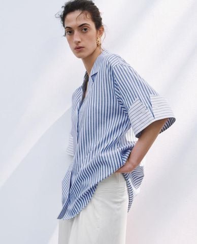  URBAN REVIVO - Áo sơ mi nữ cổ bẻ tay lửng phối sọc 