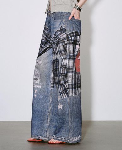  URBAN REVIVO - Quần jeans nữ ống rộng in họa tiết 