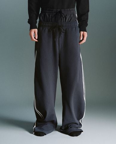  URBAN REVIVO - Quần nam ống rộng phối quần hai lớp hiện đại 