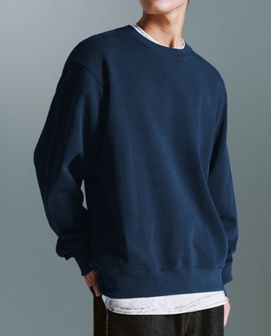  URBAN REVIVO - Áo sweatshirt nam cổ tròn tay dài phom suông 