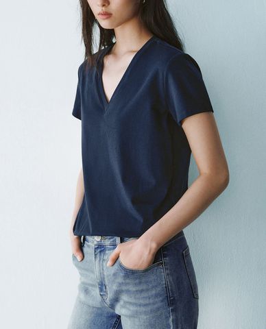 URBAN REVIVO - Áo thun nữ cổ V tay ngắn trẻ trung 