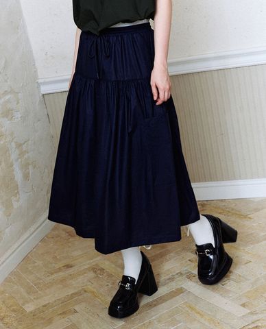  URBAN REVIVO - Chân váy xếp tầng phom midi lưng thun Elastic 