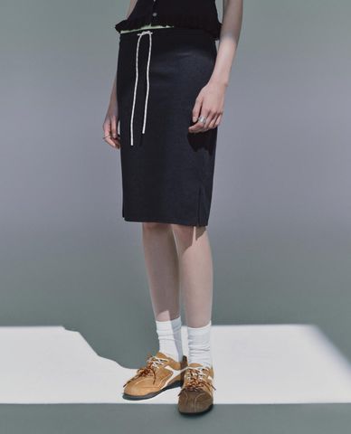 URBAN REVIVO - Chân váy phom suông midi phối dây rút 