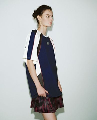  URBAN REVIVO - Áo thun nữ cổ tròn tay ngắn thời trang 