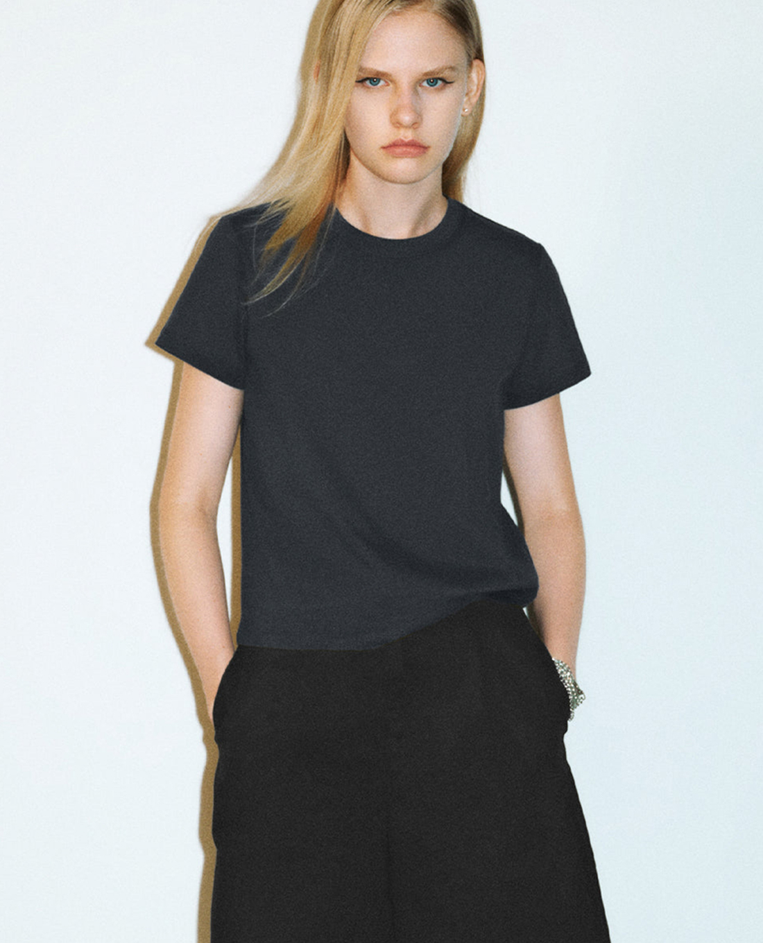 URBAN REVIVO - Áo thun nữ cổ tròn tay ngắn Crew Neck