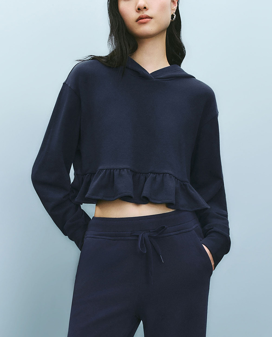 URBAN REVIVO - Áo hoodie nữ phối mũ phom croptop