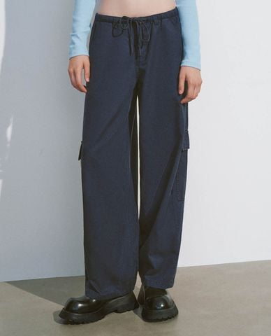  URBAN REVIVO - Quần nữ ống rộng lưng thun phối dây rút 