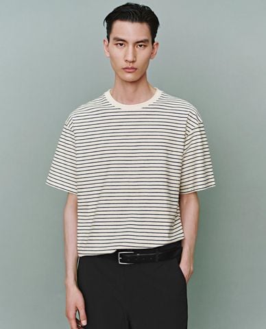  URBAN REVIVO - Áo thun nam cổ tròn tay ngắn Striped 