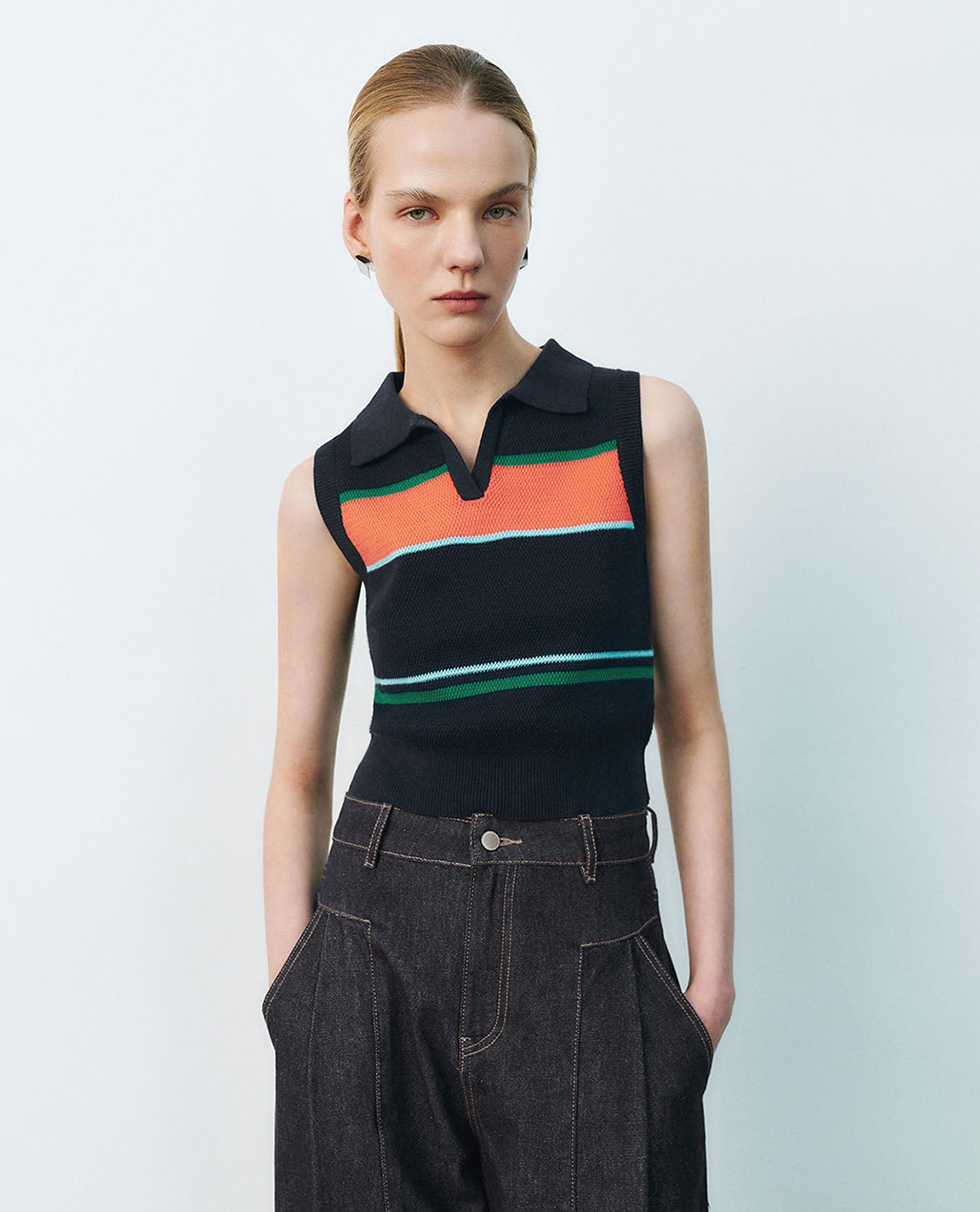 URBAN REVIVO - Áo sát nách nữ dệt kim cổ bẻ