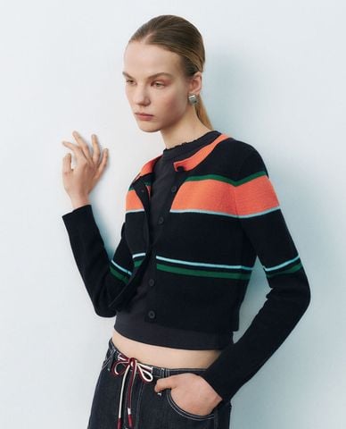  URBAN REVIVO - Áo khoác cardigan nữ cổ tròn tay dài kẻ sọc 