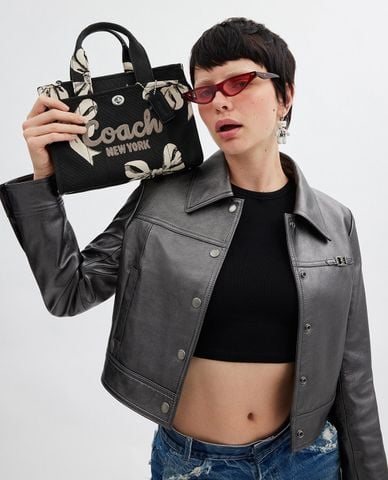  COACH - Túi xách nữ phom vuông hiện đại Bow Cargo 