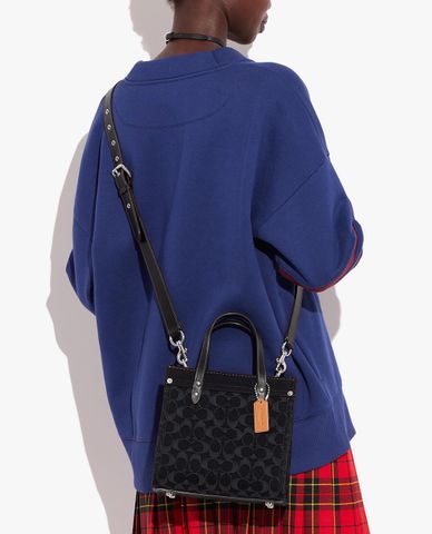  COACH - Túi tote nữ phom vuông Field 22 In Signature Denim 