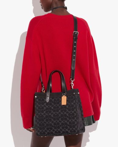  COACH - Túi tote nữ phom vuông Field In Signature Denim 