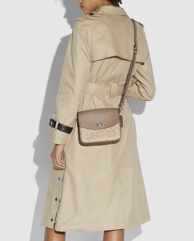  COACH - Túi đeo chéo nắp gập họa tiết logo Cassie 19 