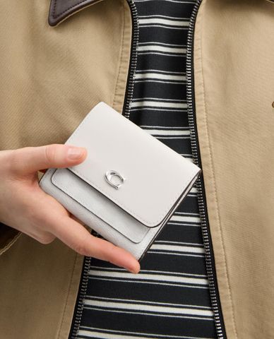  COACH - Ví nữ dáng ngắn nắp gập Mila Small Flap 