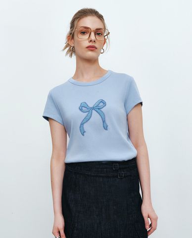  URBAN REVIVO - Áo thun nữ cổ tròn tay ngắn họa tiết nơ 