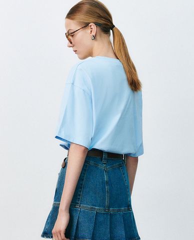  URBAN REVIVO - Áo thun nữ cổ tròn tay ngắn in họa tiết 