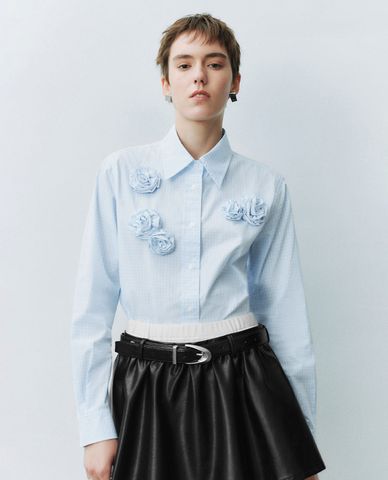  URBAN REVIVO - Áo sơ mi nữ cổ bẻ tay dài đính hoa 