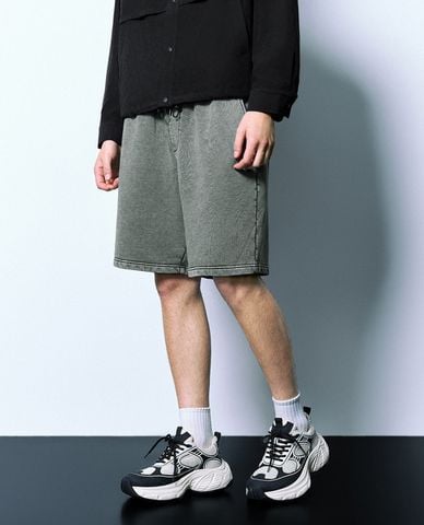  URBAN REVIVO - Quần short nam ngang gối lưng thun phối dây rút 