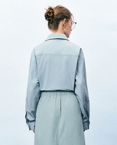  URBAN REVIVO - Áo sơ mi nữ tay dài phom croptop phối dây rút 