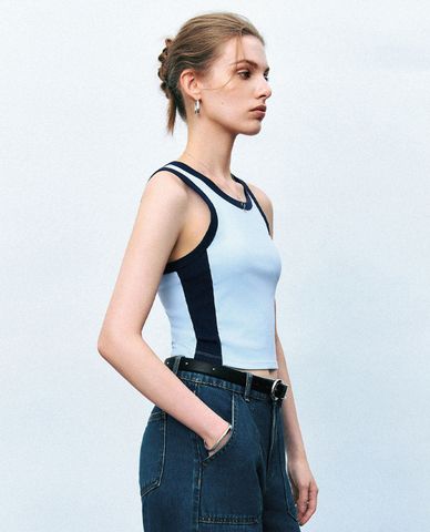  URBAN REVIVO - Áo ba lỗ nữ cổ tròn phom ôm năng động 