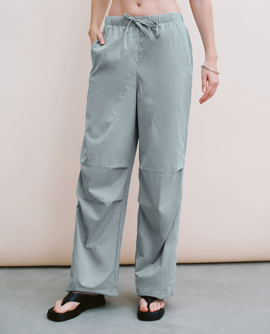 URBAN REVIVO - Quần nữ ống rộng lưng thun Elastic Waist Loose