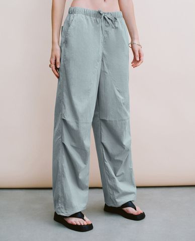  URBAN REVIVO - Quần nữ ống rộng lưng thun Elastic Waist Loose 