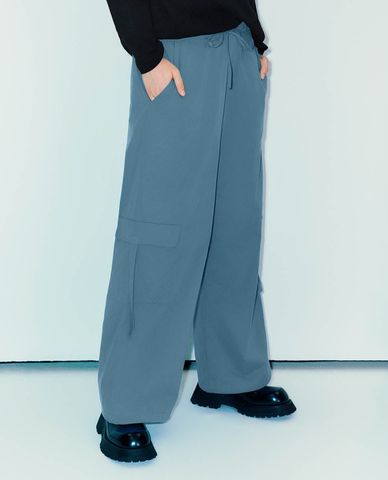  URBAN REVIVO - Quần nữ ống rộng lưng thun phối dây rút Straight 