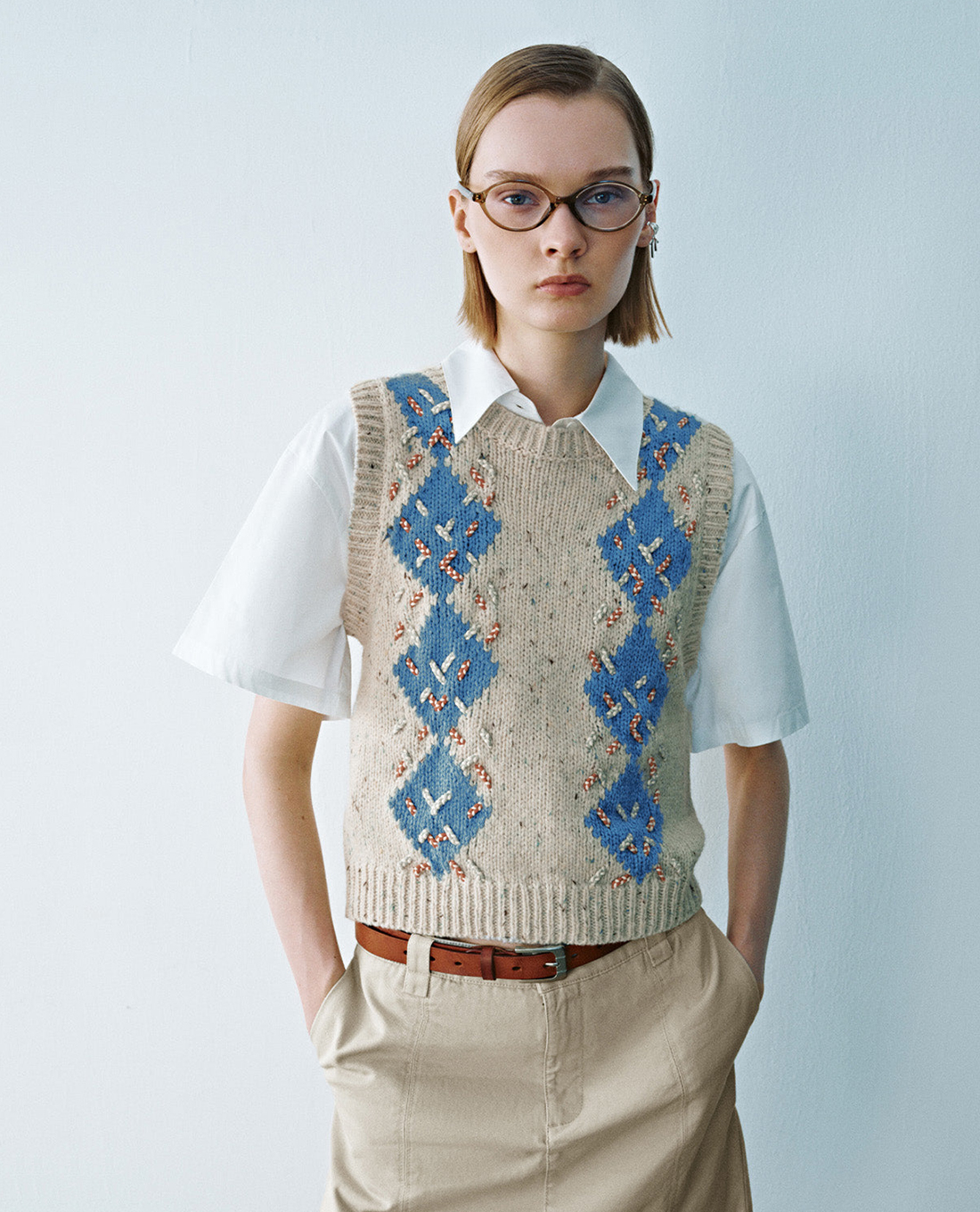URBAN REVIVO - Áo khoác gilet nữ dệt kim cổ tròn hiện đại