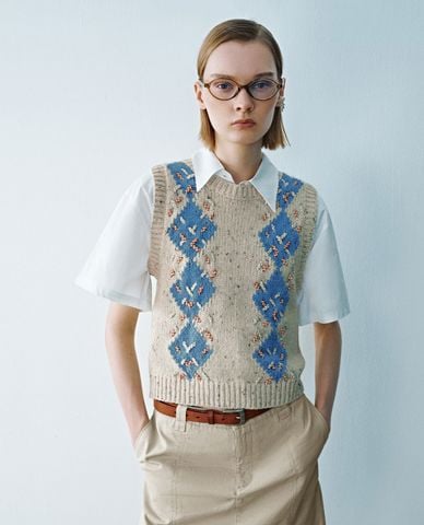  URBAN REVIVO - Áo khoác gilet nữ dệt kim cổ tròn hiện đại 