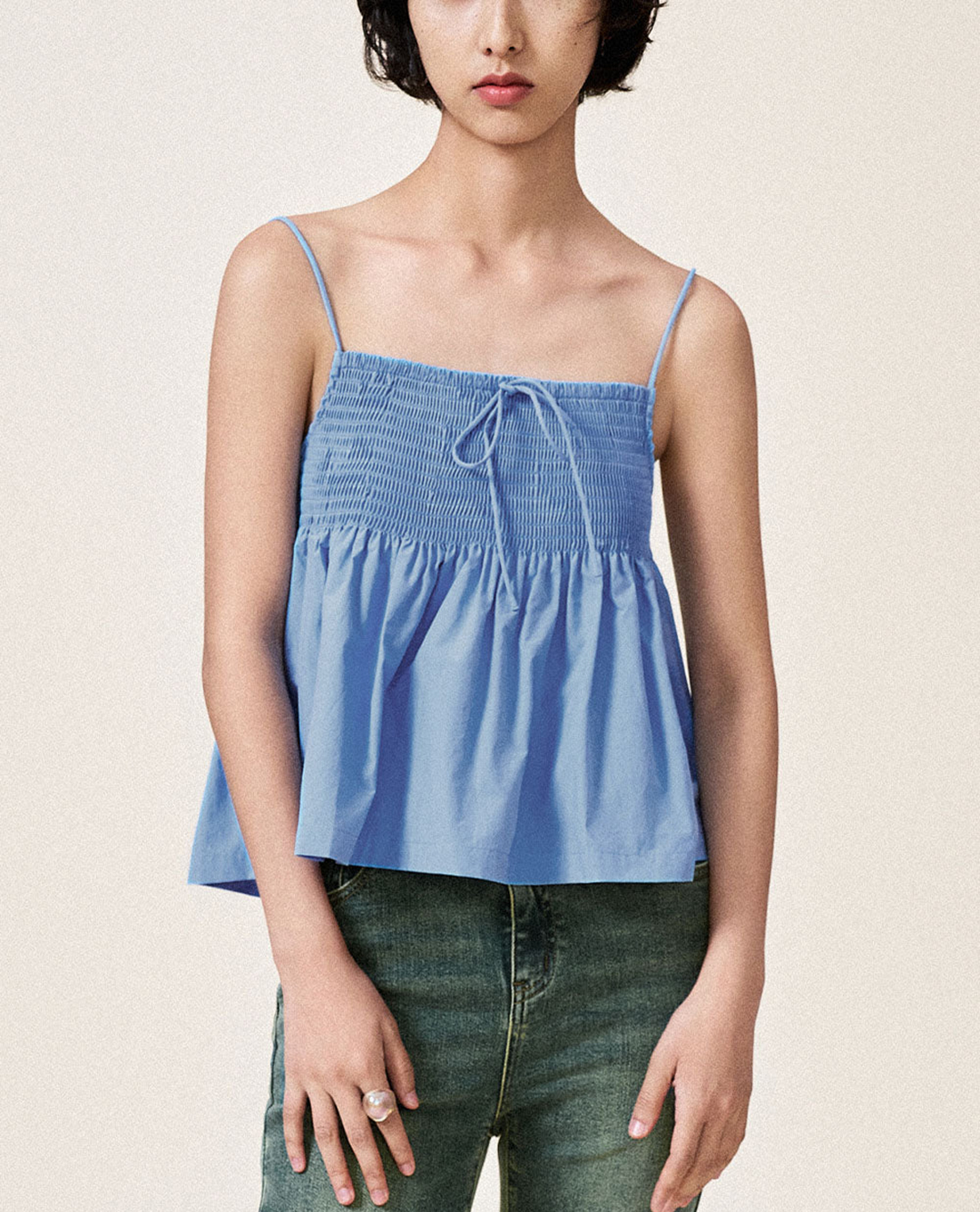 URBAN REVIVO - Áo hai dây nữ phom croptop xếp li Shirred Cami