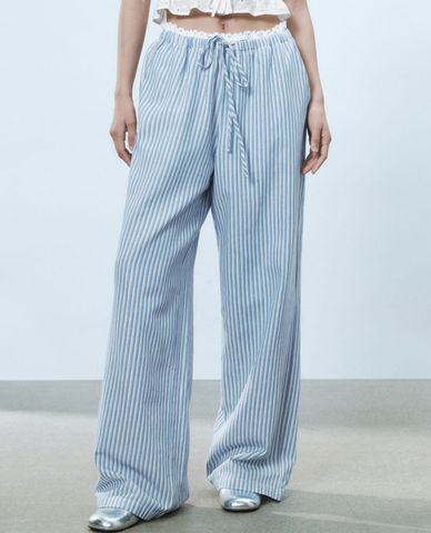  URBAN REVIVO - Quần nữ ống rộng lưng thun kẻ sọc 