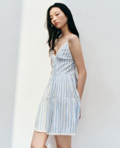  URBAN REVIVO - Đầm hai dây mini cổ V thời trang 