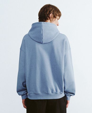  URBAN REVIVO - Áo hoodie nam tay dài phối mũ Straight 