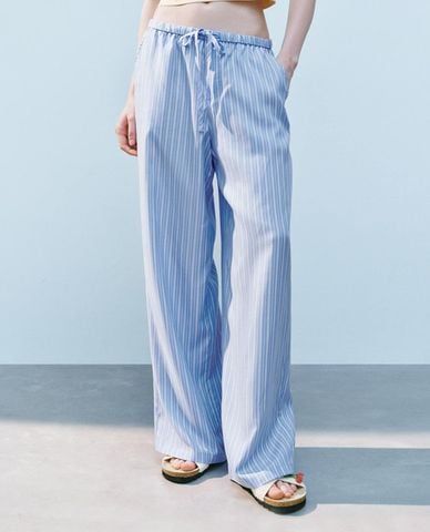  URBAN REVIVO - Quần nữ ống rộng lưng thun kẻ sọc 