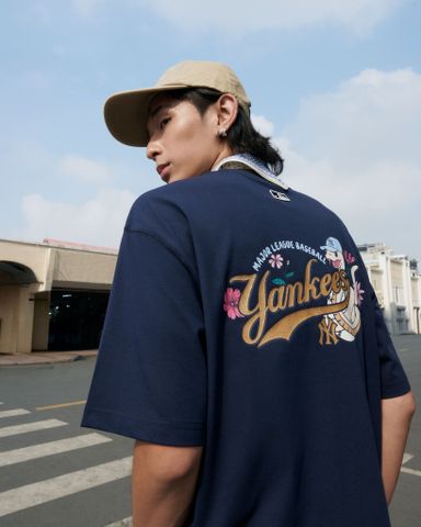  MLB - Áo thun unisex cổ tròn tay ngắn New Year Snake Overfit 