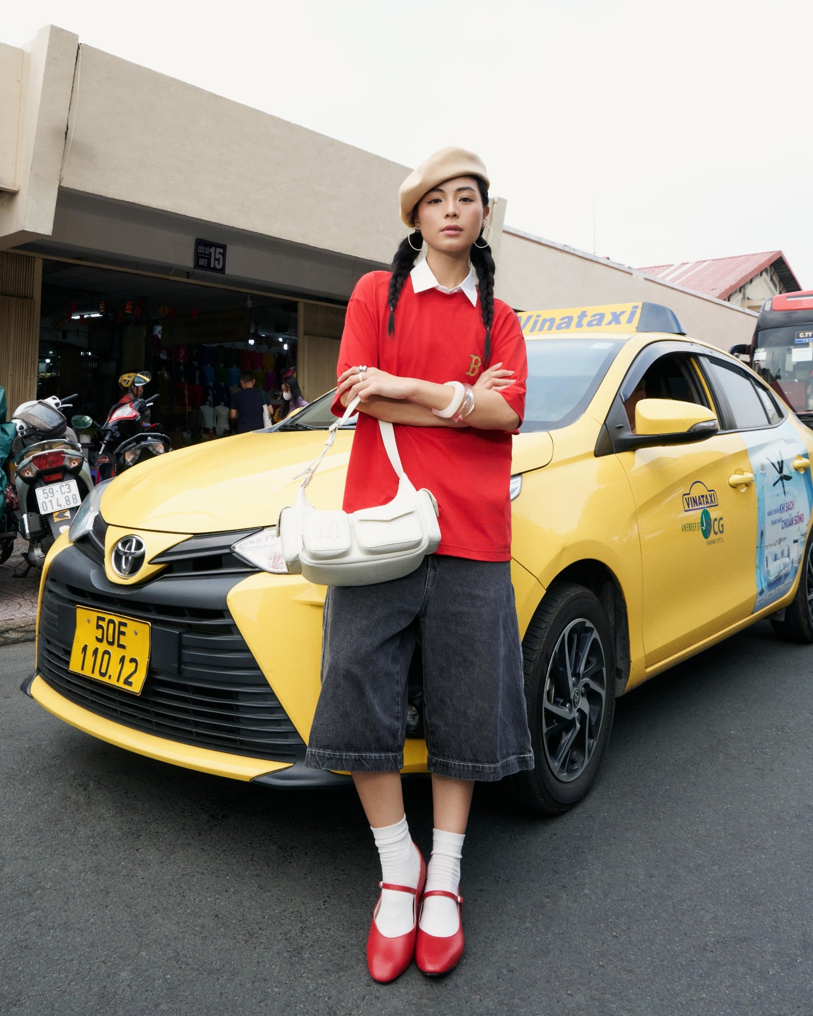 MLB - Áo thun unisex cổ tròn tay ngắn New Year Snake Overfit