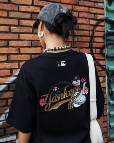  MLB - Áo thun unisex cổ tròn tay ngắn New Year Snake Overfit 