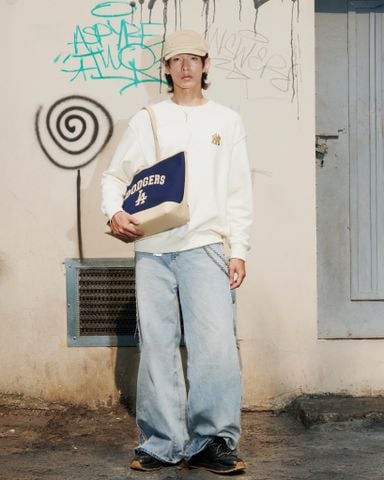  MLB - Áo sweatshirt unisex New Year Snake Cartoon Graphic Overfit 